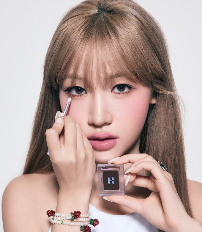 Holika Holika My Fave Piece Geltail - Soft Touch, Defined Gaze 1