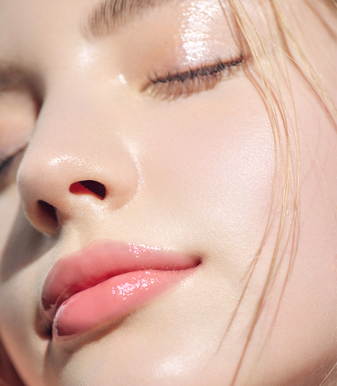 Lip combo with vegan lip oil for a radiant, natural glow