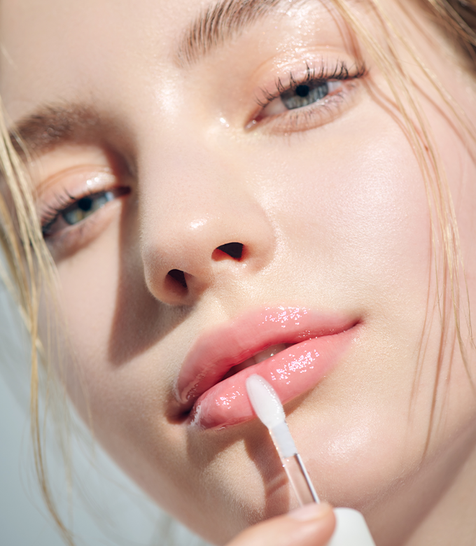 Lip combo with vegan lip oil for a radiant, natural glow